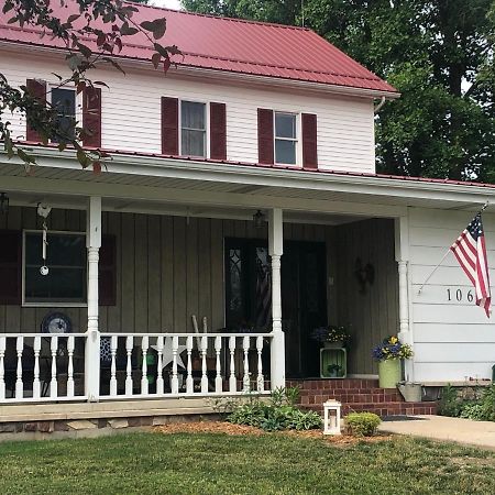 The Farmhouse Inn Guest House Nappanee Exterior foto
